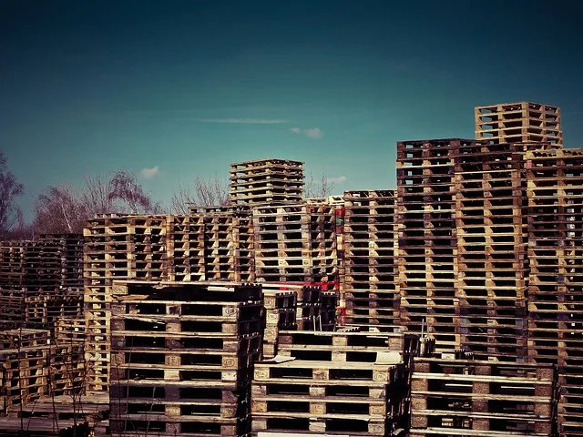 Pile de palettes en bois